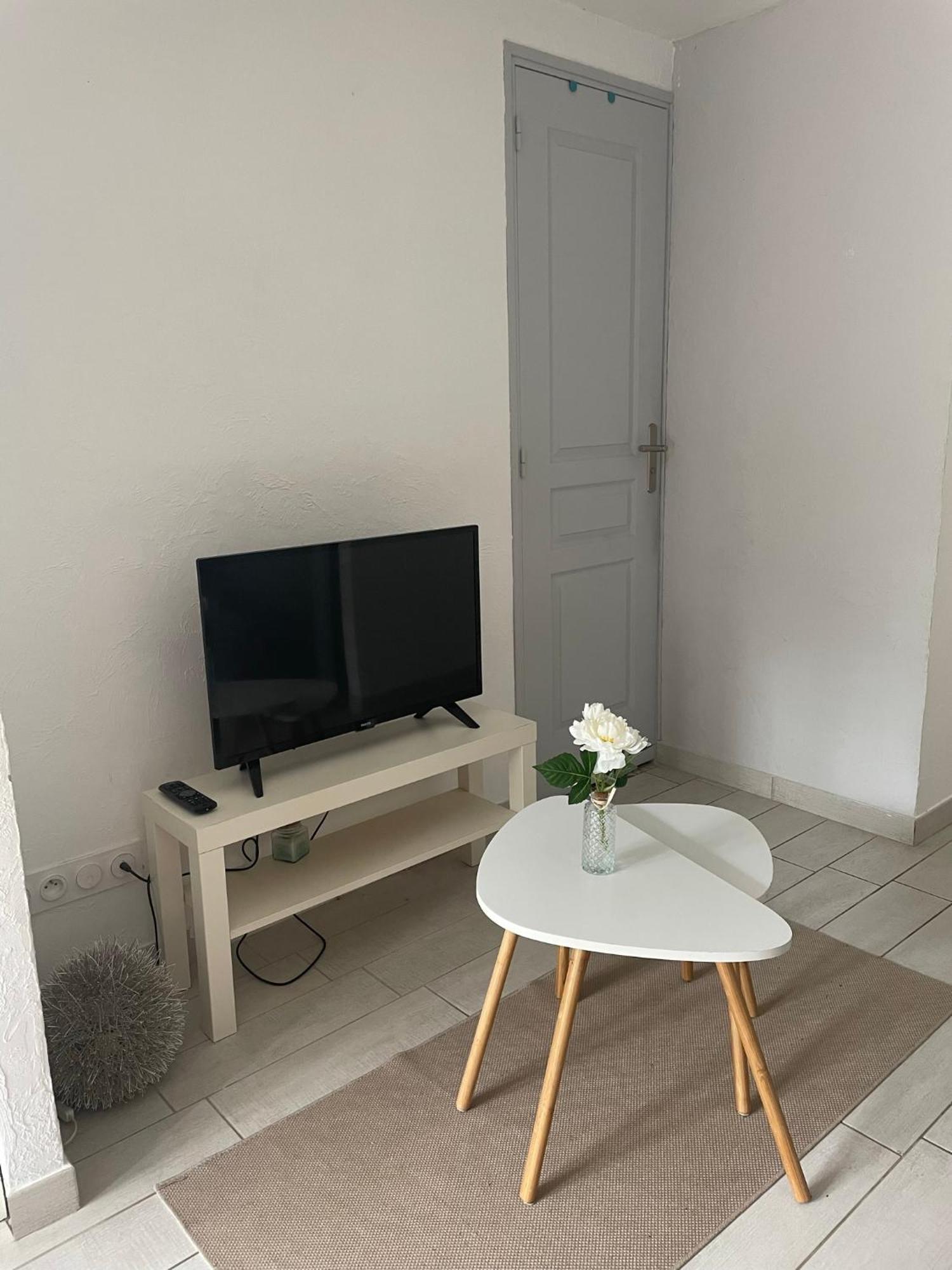 Petit Studio Aux Portes Du Beaujolais Saint-Germain-Nuelles Kültér fotó