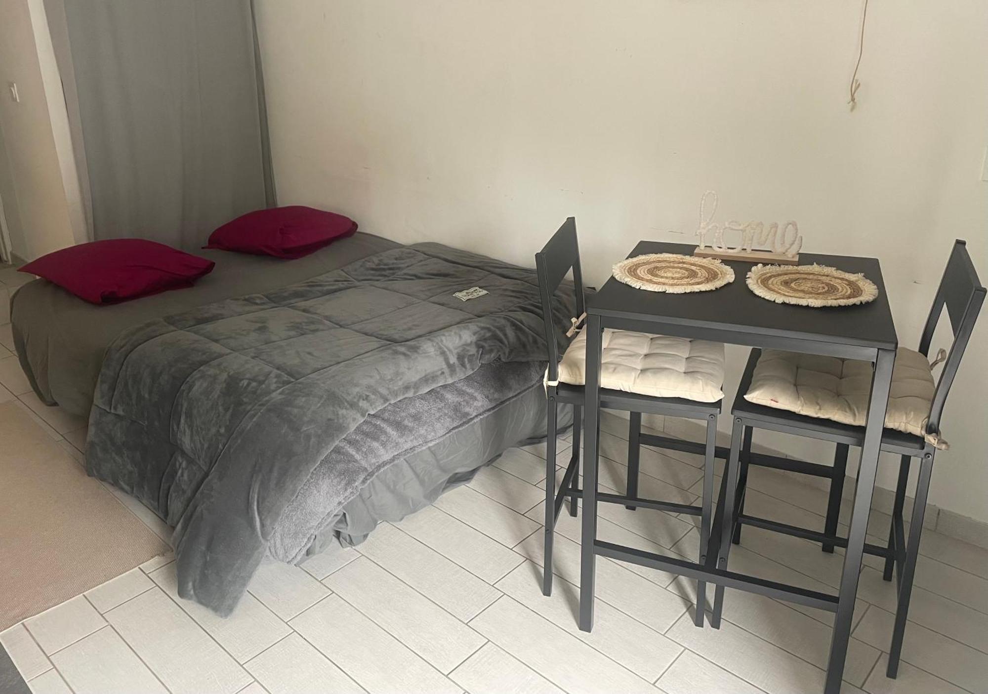 Petit Studio Aux Portes Du Beaujolais Saint-Germain-Nuelles Kültér fotó